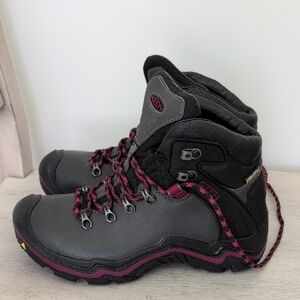 KEEN Women's Gray and Pink Hiking Boots Size 6